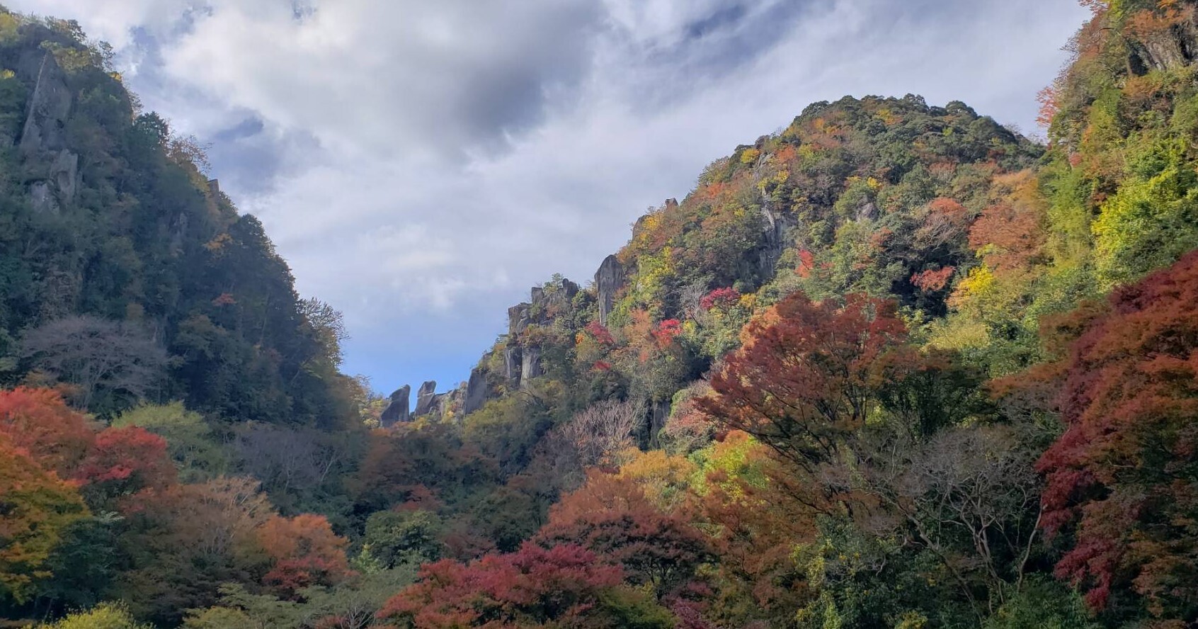 大分県の耶馬渓（やばけい）の紅葉